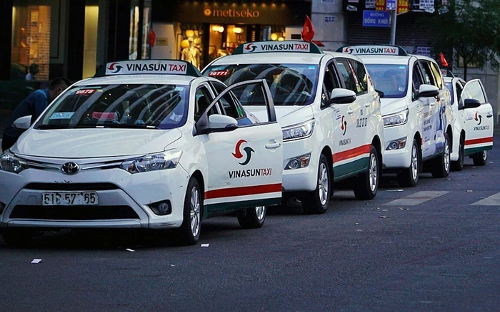 Hãng taxi Vinasun đầu tư hơn 500 xe dòng hybrid để ‘đấu’ với Xanh SM, lần này bác Vượng rén ngang