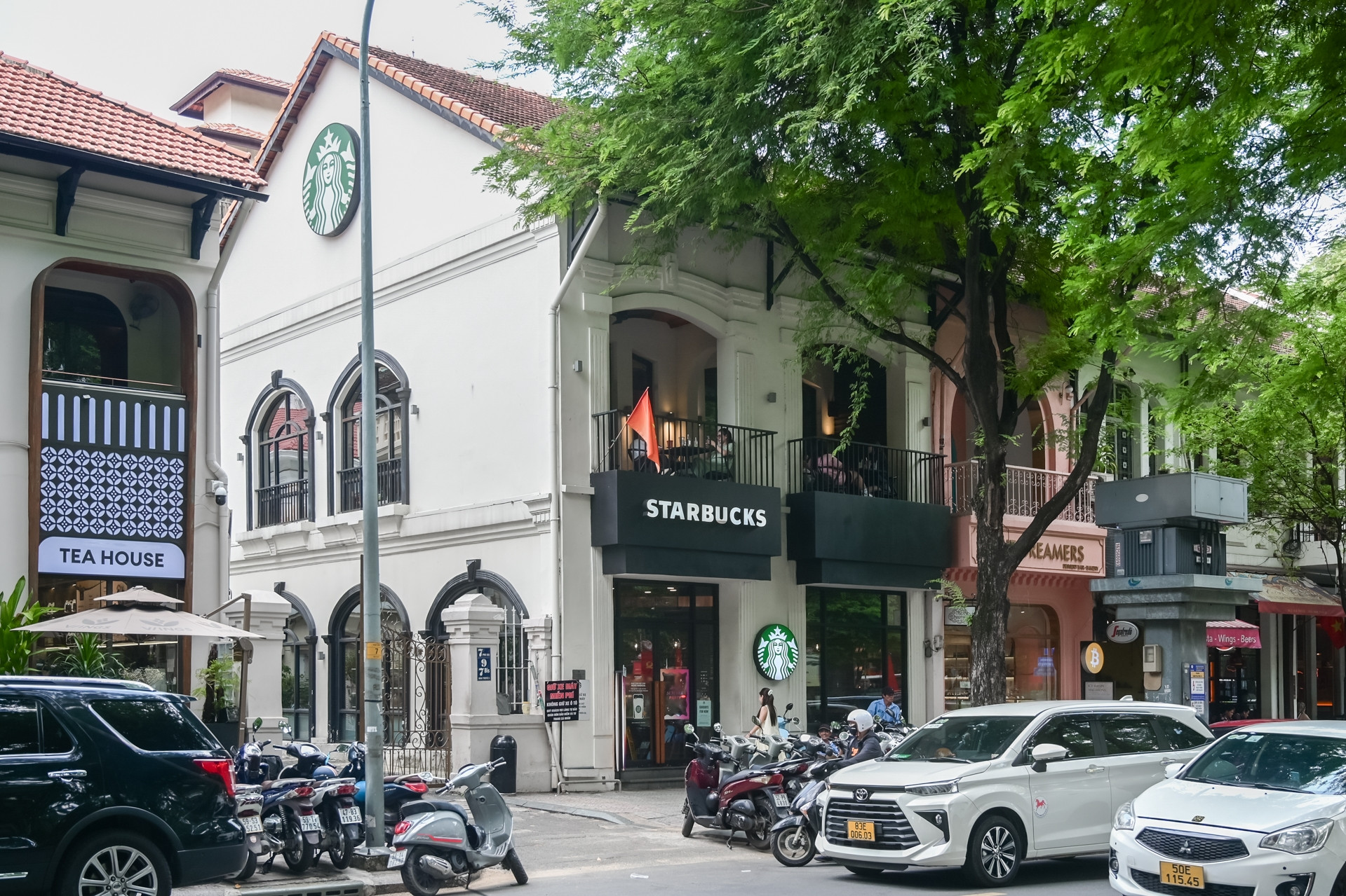 Thuê một cửa hàng giá 700 triệu đồng/tháng, Starbucks kiếm tiền như thế nào để ‘gánh’ được chi phí lớn đến vậy?