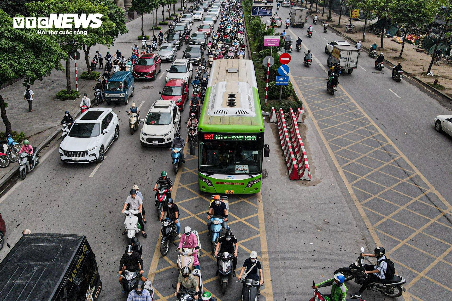 CƯ DÂN MẠNG CỰ CÃI: XE BUÝT NHANH BRT HÀ NỘI CÓ THỂ SẼ THÀNH CÔNG NẾU KHÔNG BỊ CÁC PHƯƠNG TIỆN KHÁC CHIẾM LÀN