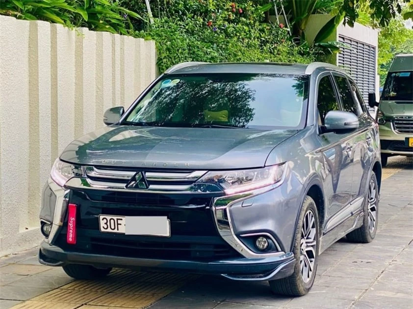 Ng:ỡ ng:àng với giá rao bán của Mitsubishi Outlander sau 6 năm lăn bánh