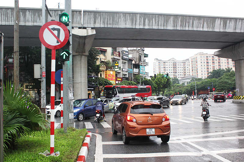 Biển cấm rẽ trái có còn cấm quay đầu hay không?