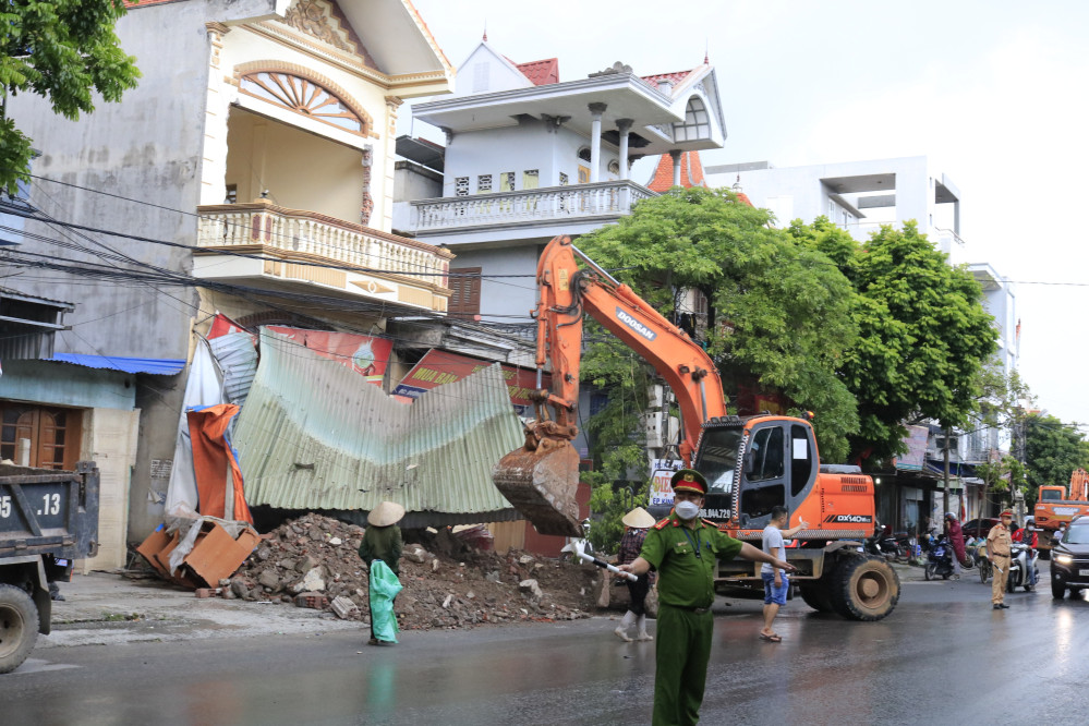 Được đền bù 40 tỷ tiền giải tỏa, tôi chưa kịp ăn mừng đã suýt mất trắng cả nhà lẫn tiền vì 1 lỗi sai